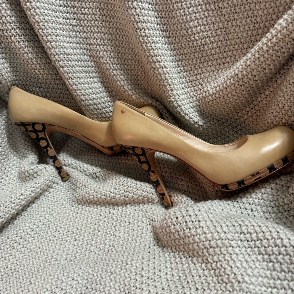 Coach Alexa Soft Calf Pumps Tan, Size 7.5 - Picture 4 of 6